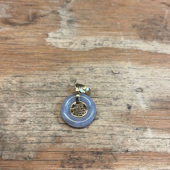 14 karat gold jade amethyst pendant - Picture 1 of 5
